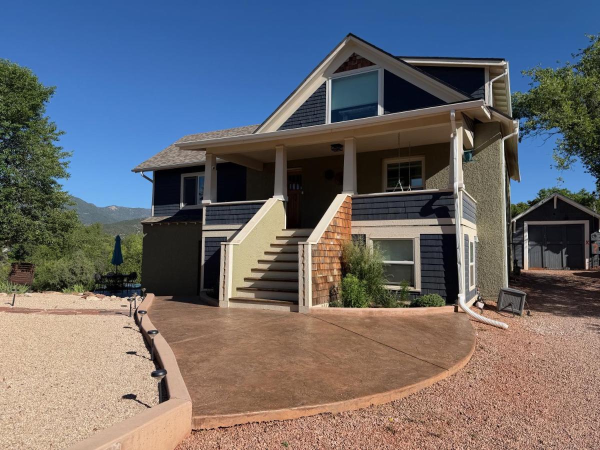Peak View Guesthouse - Walk to Garden of the Gods - Hot Tub - Epic Views! - B&B Colorado Springs