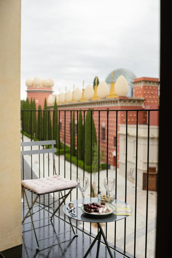 Apartamentos enfrente del Museo Dalí - Serena Stays - B&B Figueres