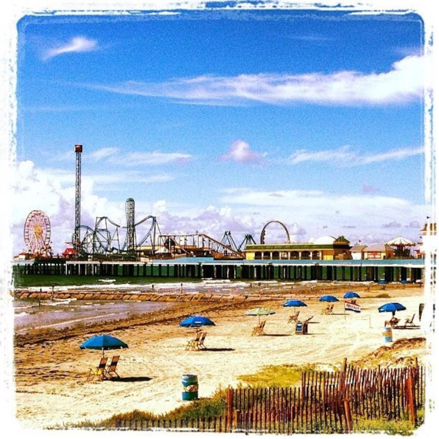 You Are My Sunshine! Sleep 2 w/King bed! - B&B Galveston