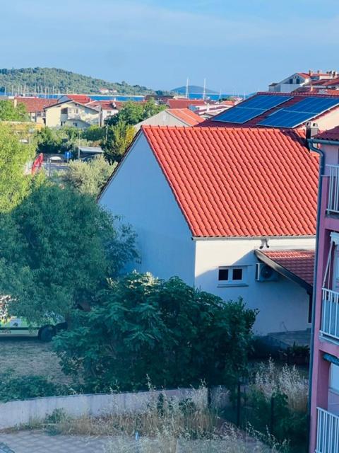 Apartment House Carpe Diem with Terracce&Private Parking - Chambres d'hôtes Vodice