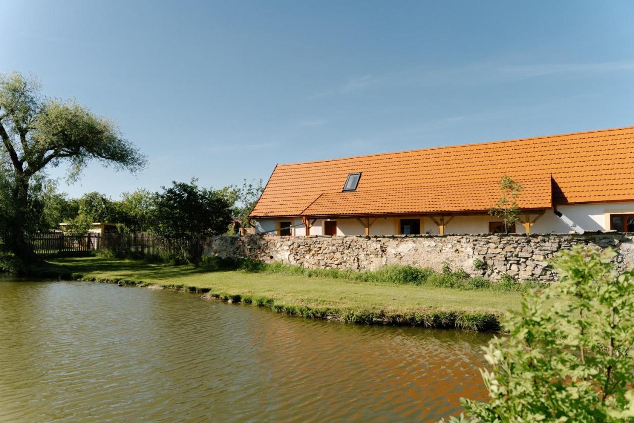 Chaloupka Miluška u Vranovské přehrady - Bed and Breakfast Štítary