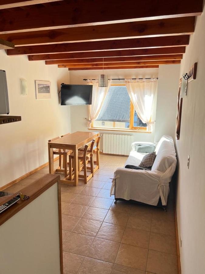Departamento con pileta climatizada Roca - Bed and Breakfast San Martín de los Andes