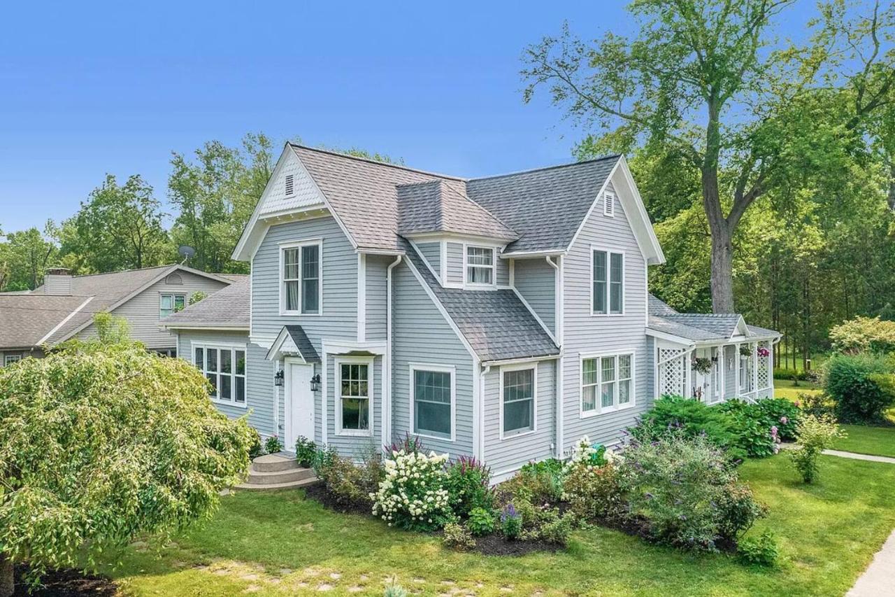 Newly Renovated Cottage 5 mins from Beach! - B&B South Haven