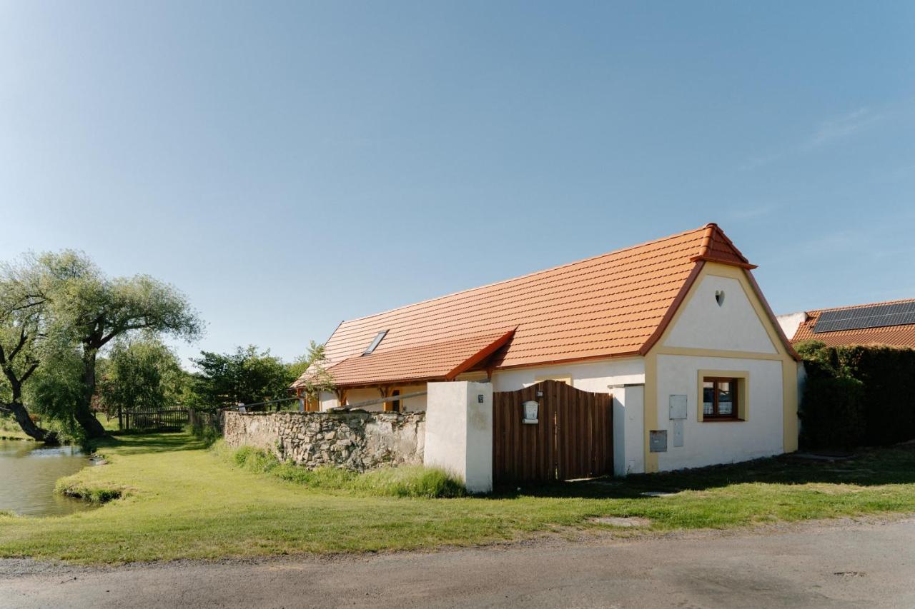 Chaloupka Miluška u Vranovské přehrady - Bed and Breakfast Štítary