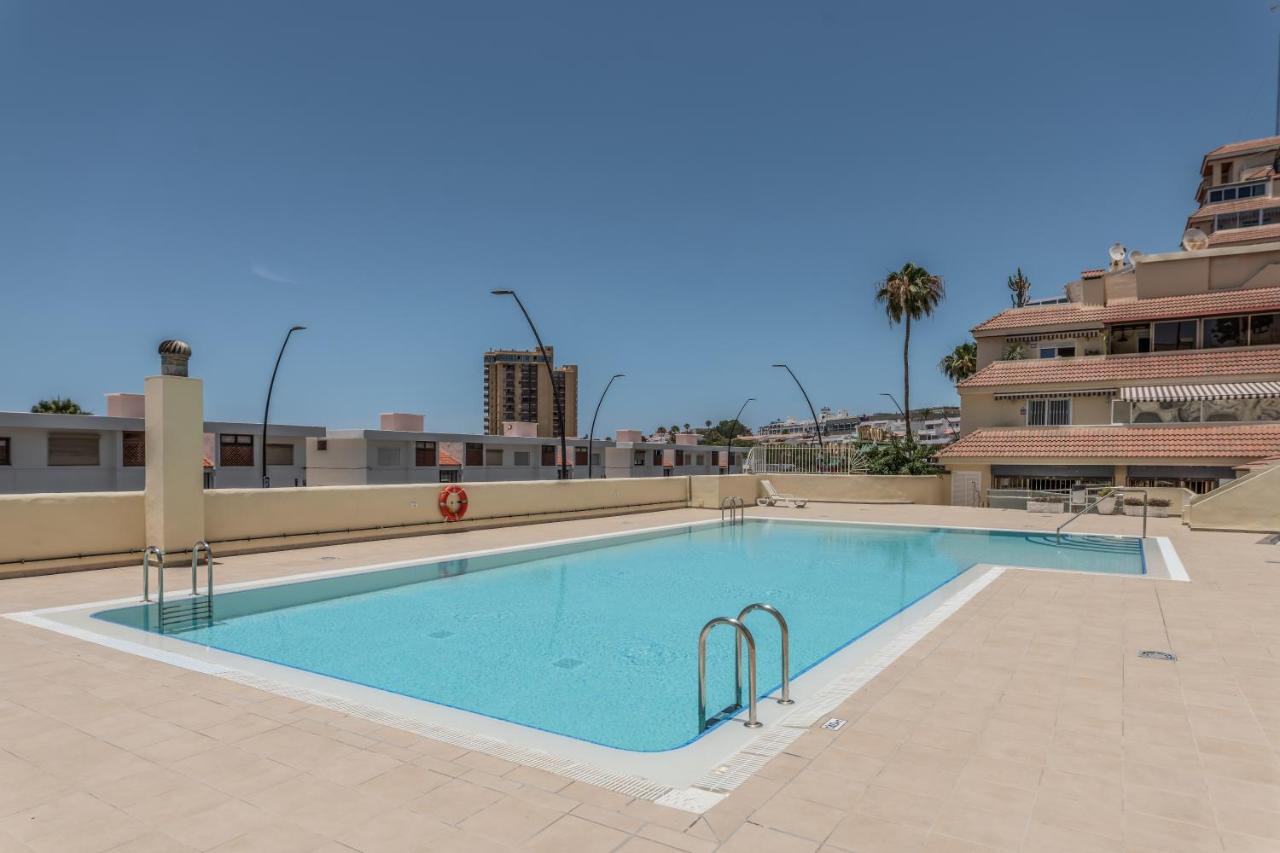 Playa Vistas Apartment 2 Bed Terrace Pool & AC - Chambres d'hôtes Los Cristianos