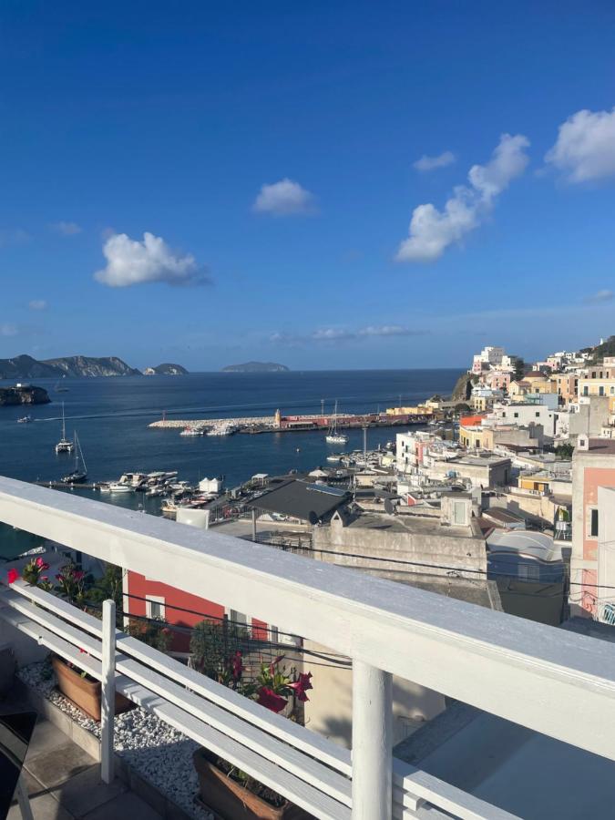 Agenzia Isotur Petalo di Rosa - B&B Ponza