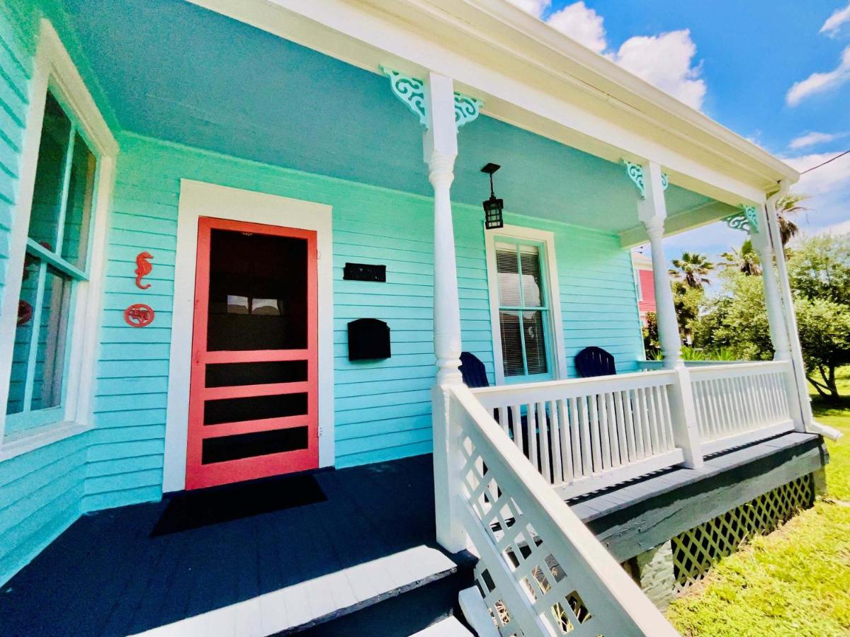 Adorable In Aqua Cottage - B&B Galveston