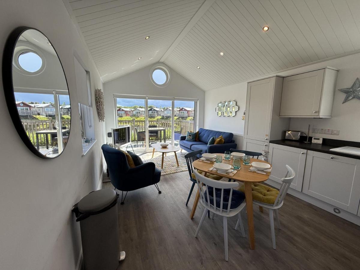 The Lake House, The Bay Filey, sleeps 4 in 2 double rooms with ensuites, 1 dog welcome - Ferienwohnung Filey
