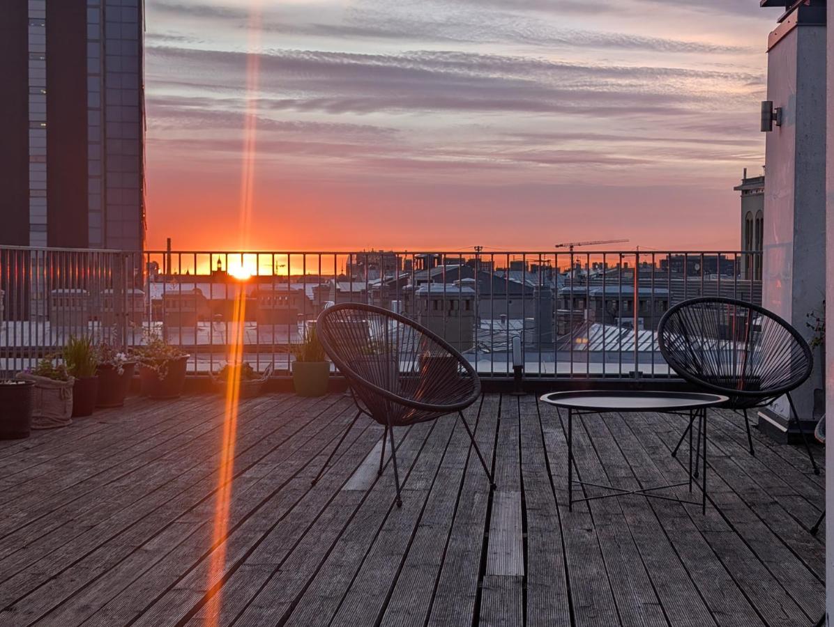 Spacious 165 m2 4 bedroom Flat and Roof Terrace in the Heart of Riga - Chambres d'hôtes Riga