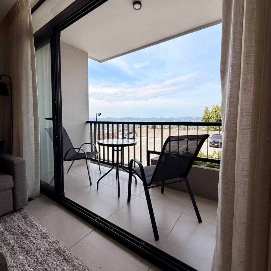 Modern Condo with Pool & Skyline View at Escalón - B&B San Salvador