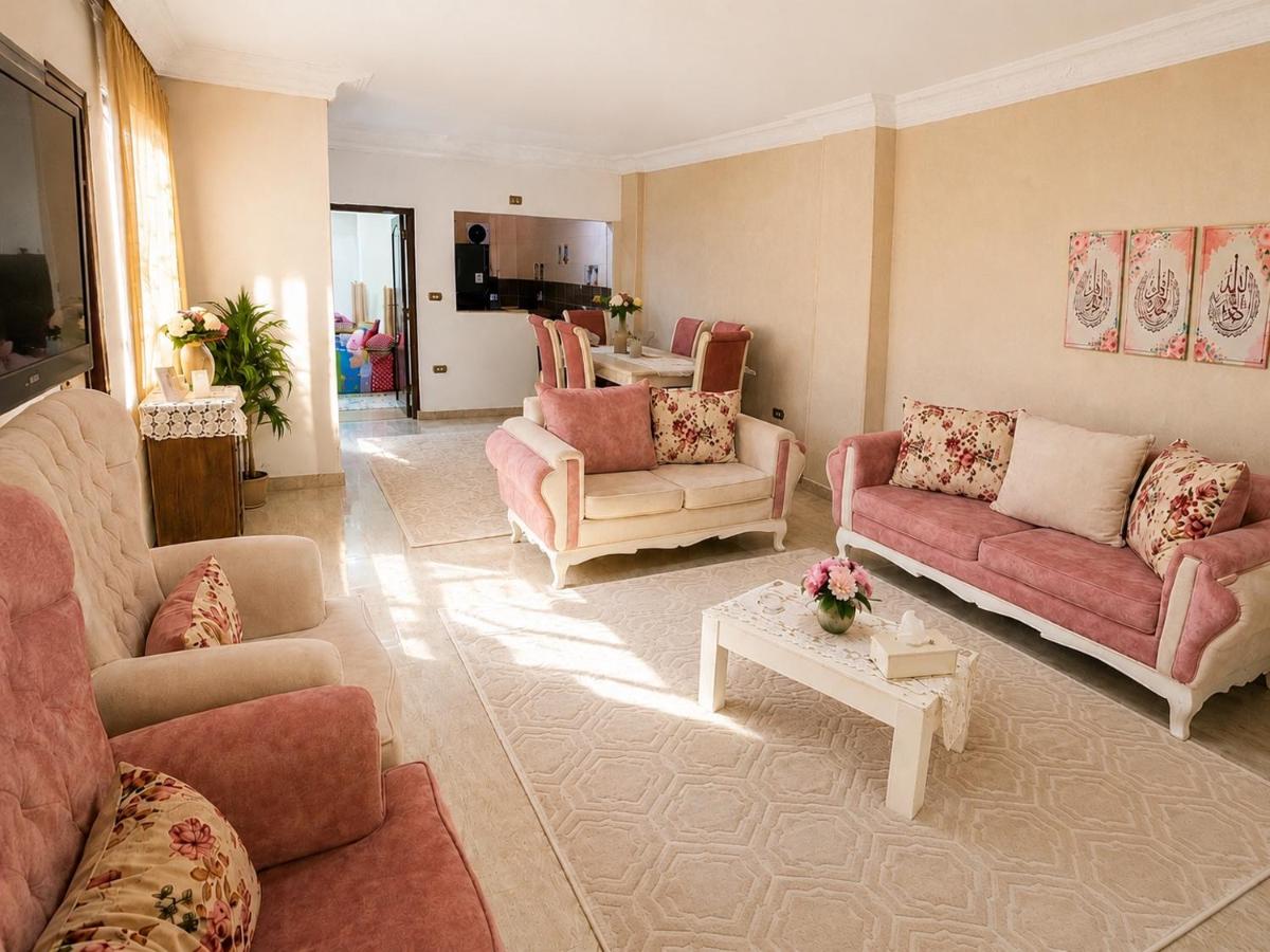 Awesome 3BR apartment near CairoAirport Obour City - B&B Abū Şīr