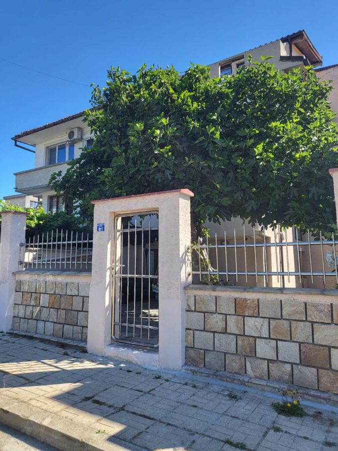 Къща за Гости Морска звезда - B&B Ahtopol