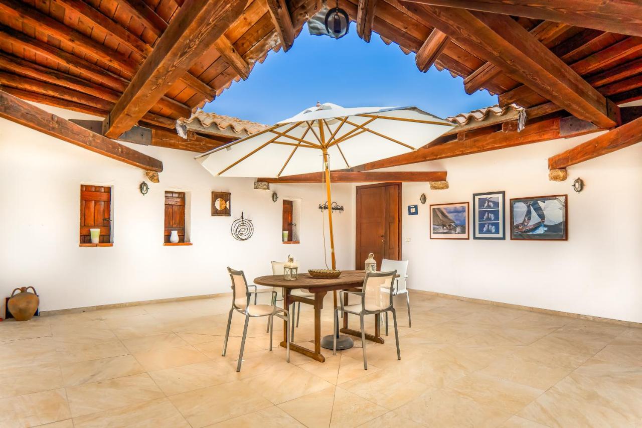 Villa Lorenza - Bed and Breakfast Baja Sardinia