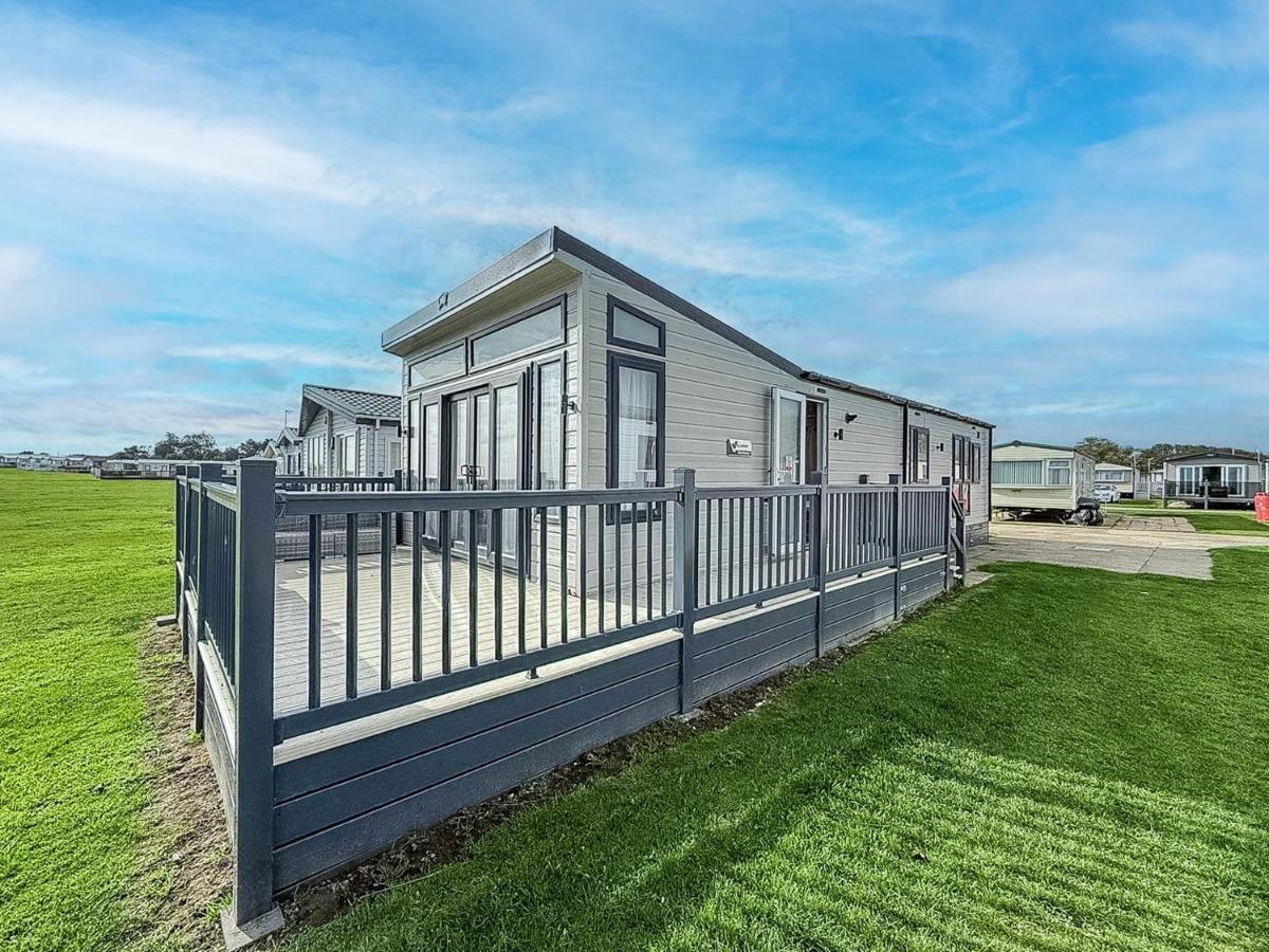 Stunning Caravan With Full Sea Views At Broadland Sands In Suffolk Ref 20236Bs - Chambres d'hôtes Hopton