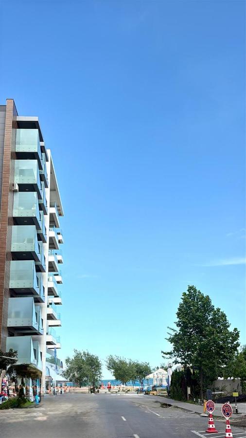 Sunrise Apartamente Vedere la Mare Mamaia Nord - B&B Costanza