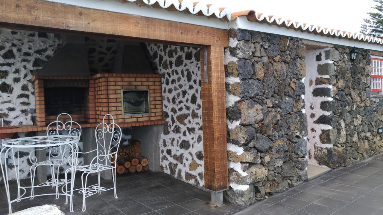 Bungalow mit Doppelbett und Meerblick