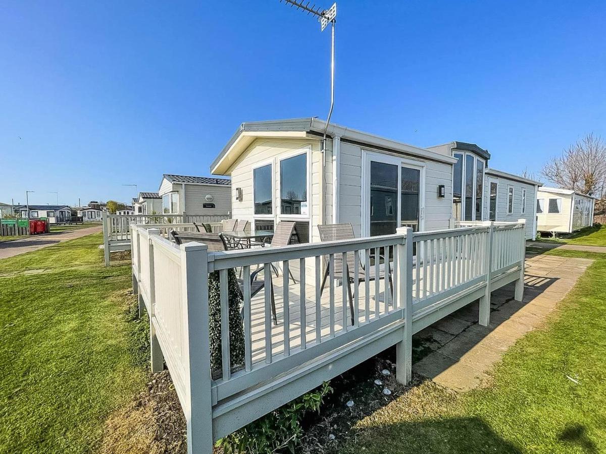 Lovely 6 Berth Caravan With Decking At California Cliffs In Scratby Ref 50048L - Ferienwohnung Great Yarmouth