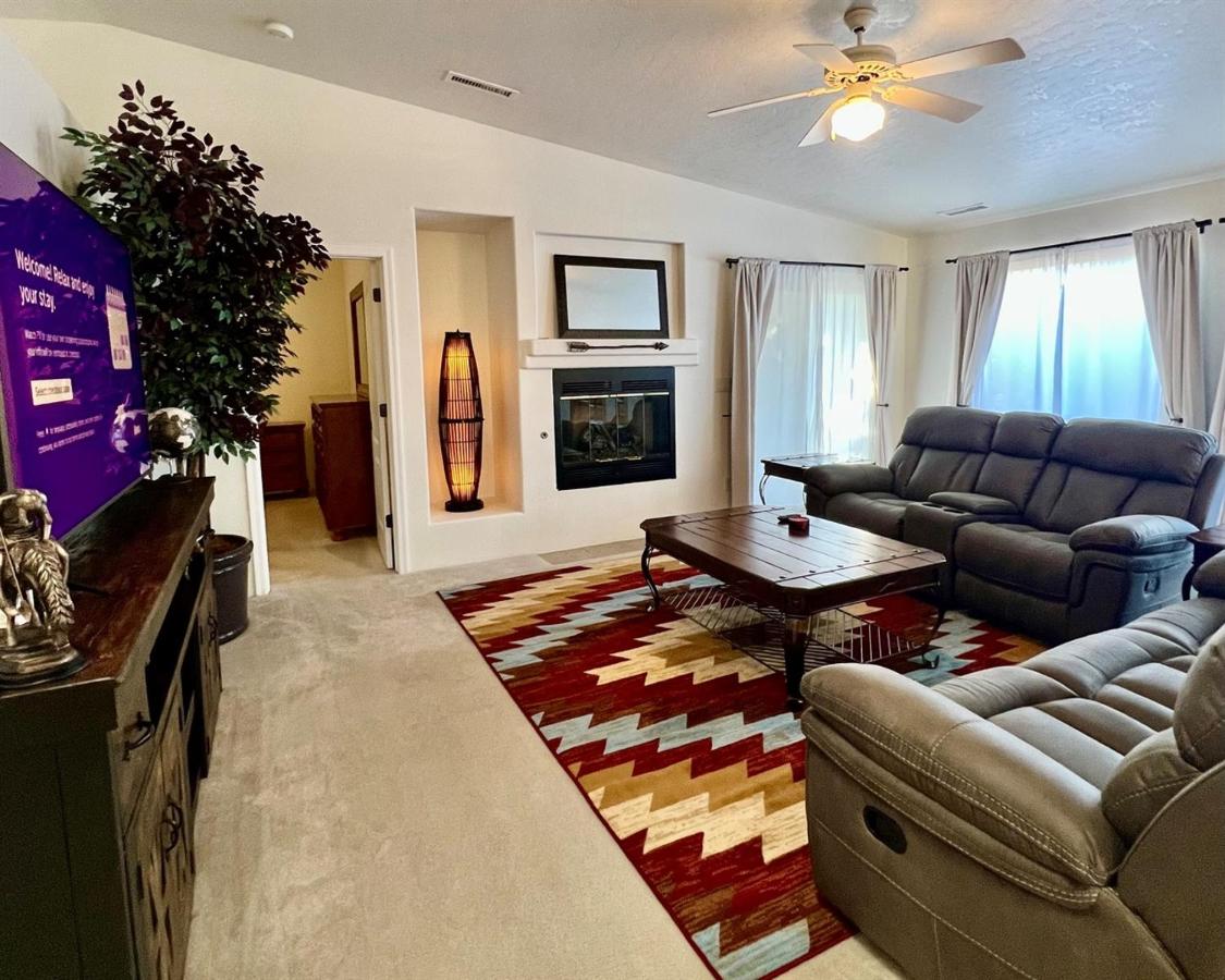 Large Prescott Home w3-car Garage Central & Quiet - B&B Prescott