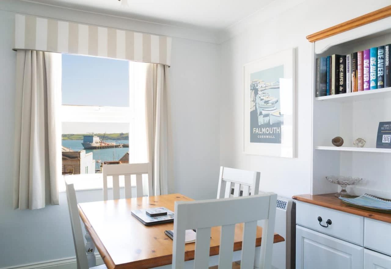 Fabulous High Street Townhouse With Stunning Views & Parking at 'Eagles Nest' - B&B Falmouth