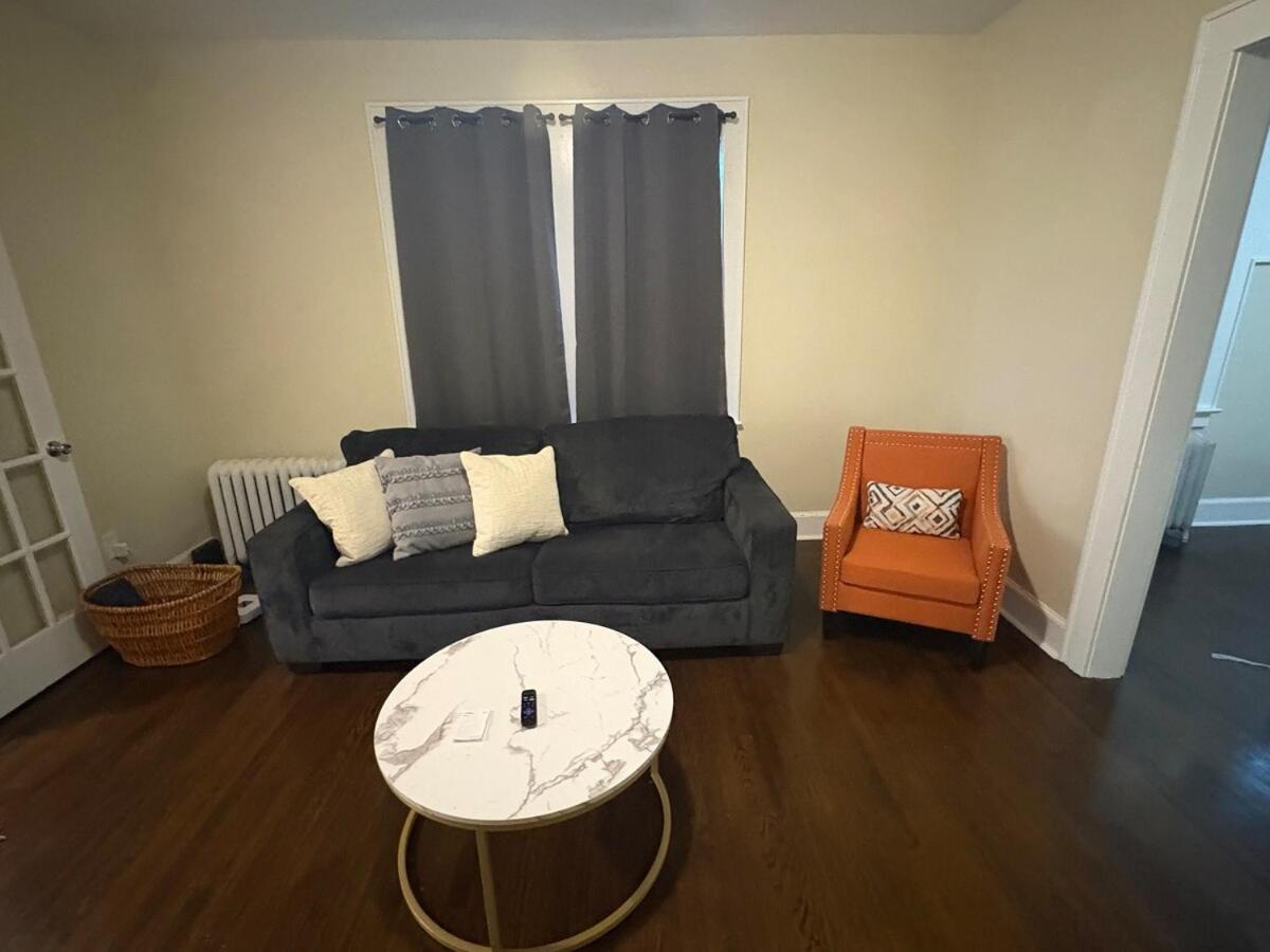 Rest Assured 3 bedroom near airport - Ferienwohnung Newark