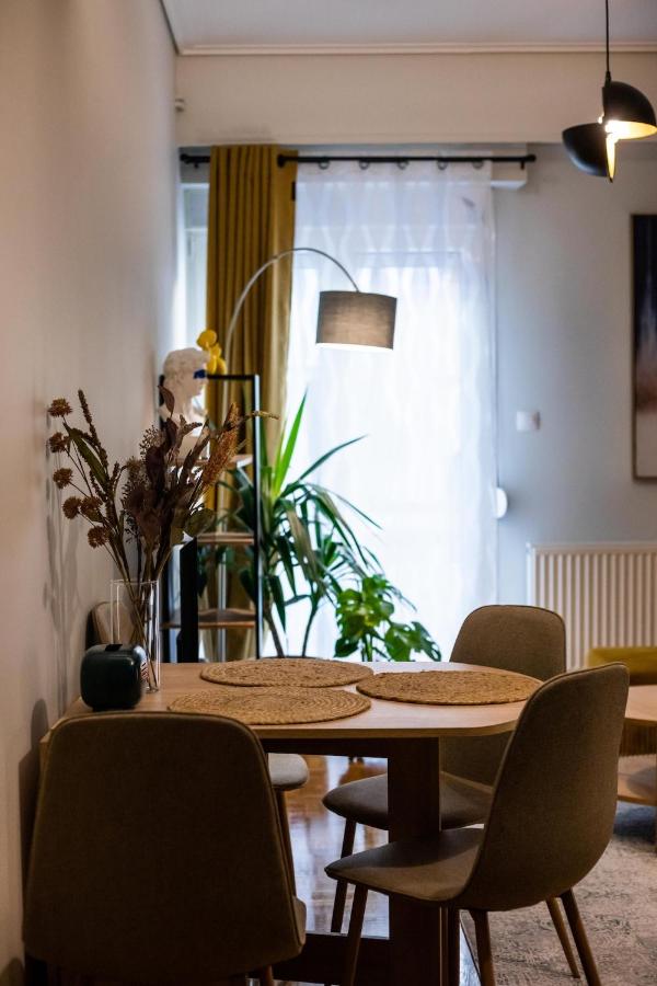 Cozy 1-bedroom renovated apt at the city center - Chambres d'hôtes Lárisa