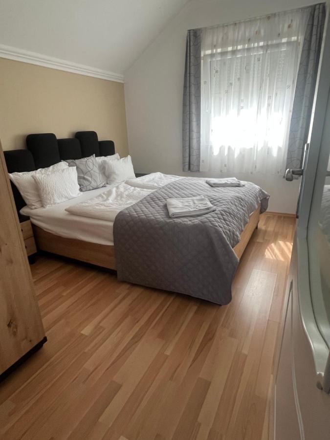 Appartement met Uitzicht op het Zwembad 