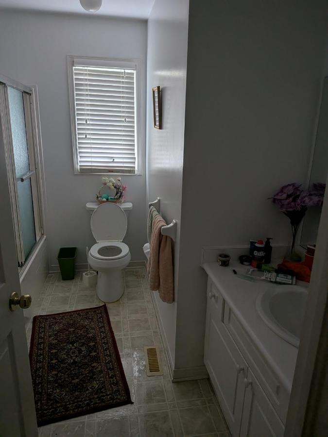 Rooms available at a luxurious house near Masonville Mall Complex - B&B London