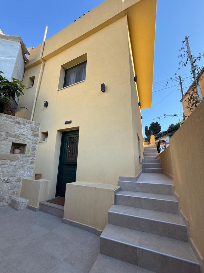 Mikio - Cretan Village House, Vineyards & Music - Chambres d'hôtes Khoudhétsion
