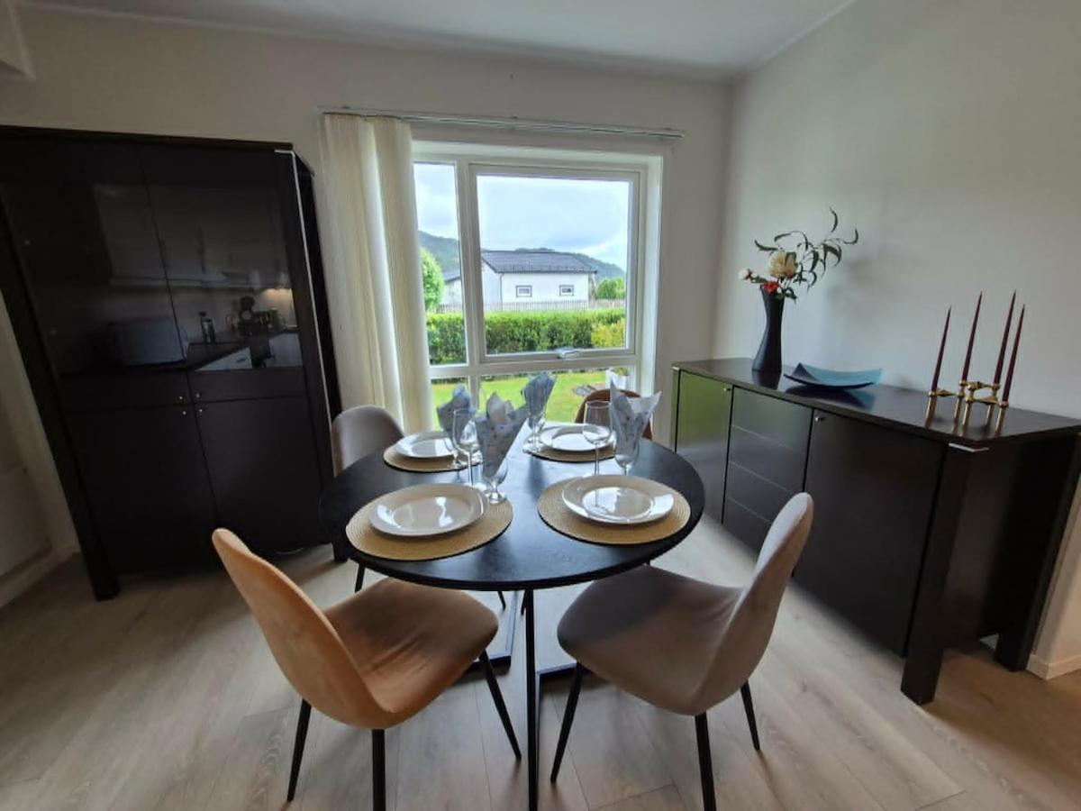 3 bedroom apartment with terrace and free parking - Bed and Breakfast Ålesund