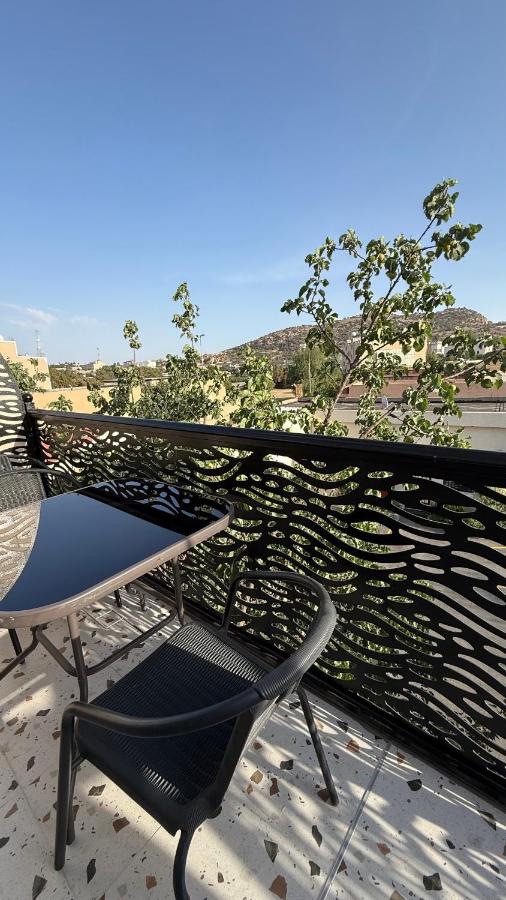 Studio mit Balkon