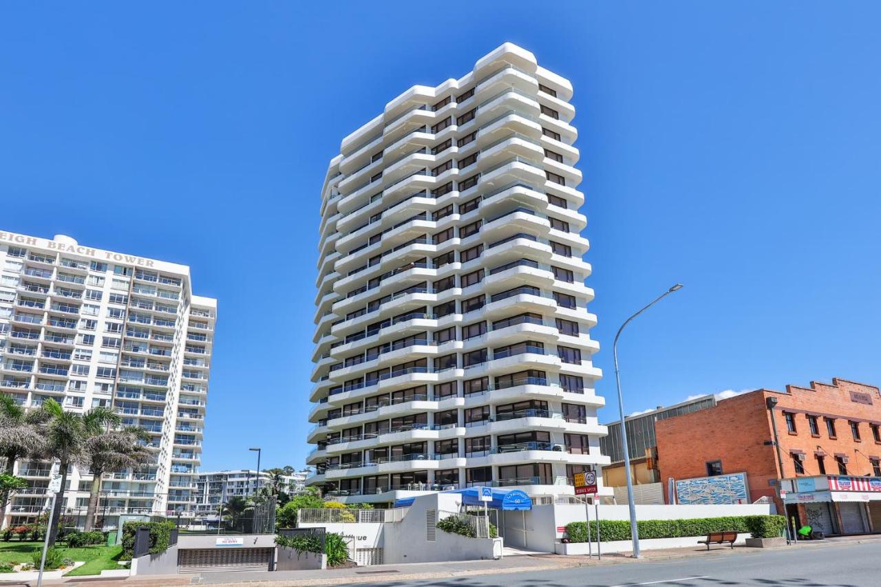 3BR Opposite Burleigh Beach Pool Car Park - B&B Gold Coast