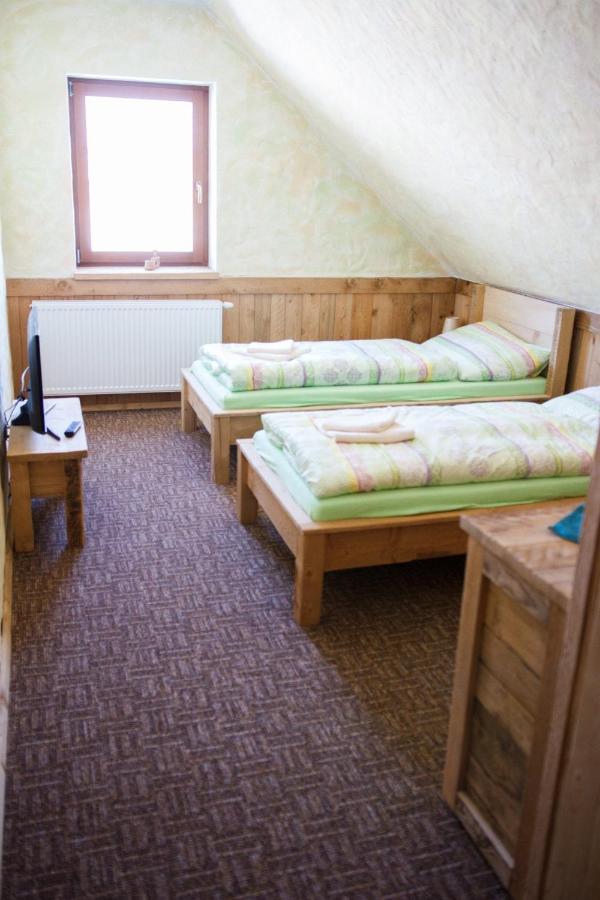 Zweibettzimmer mit eigenem Bad