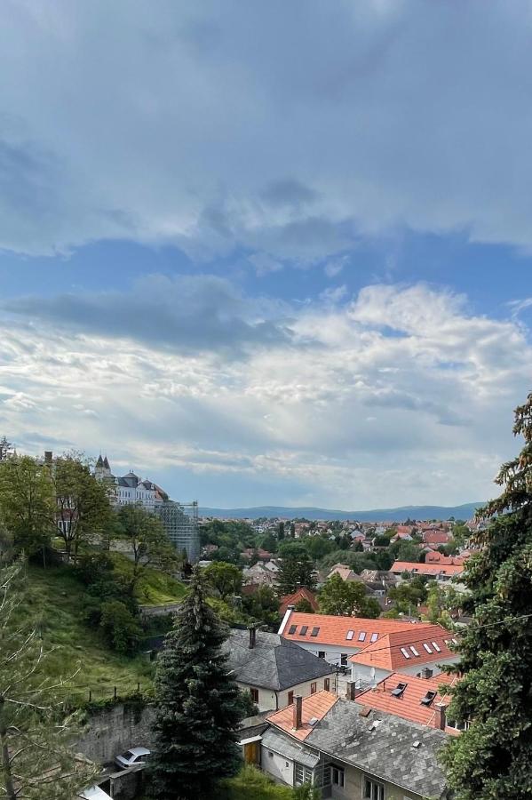Monbuhim Four - Bed and Breakfast Veszprém