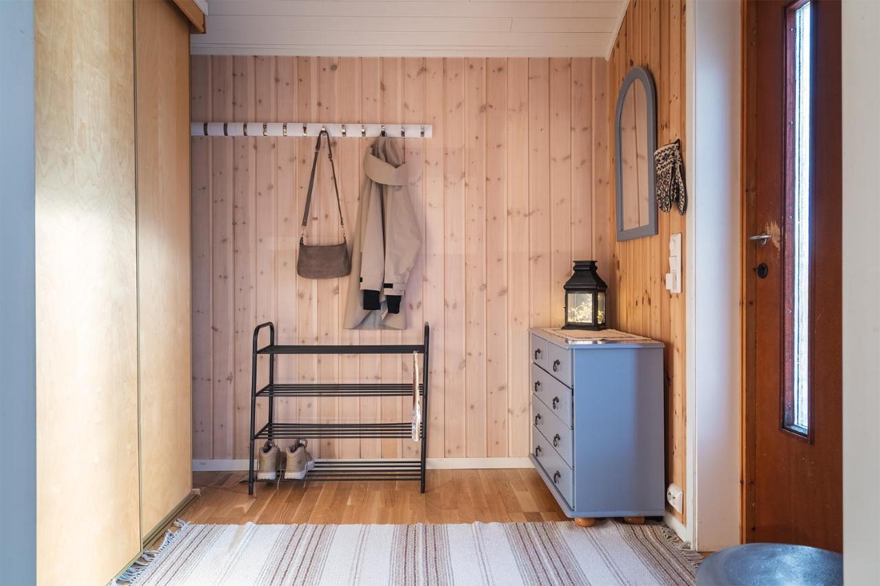 Magical views, secluded location in the heart of Lofoten - Chambres d'hôtes Festvåg