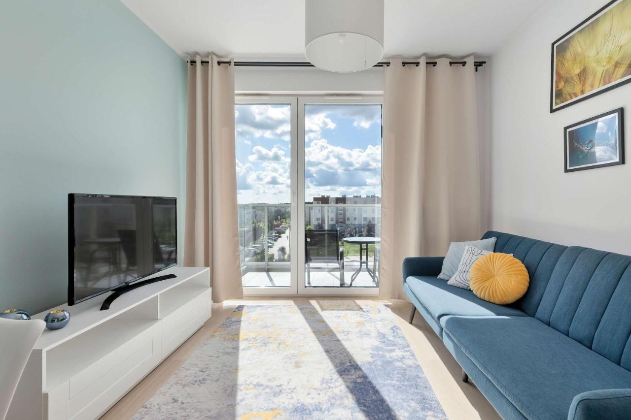 Comfortable Apartment with Balcony Workspace and Underground Parking by Noclegi Renters - Ferienwohnung Danzig