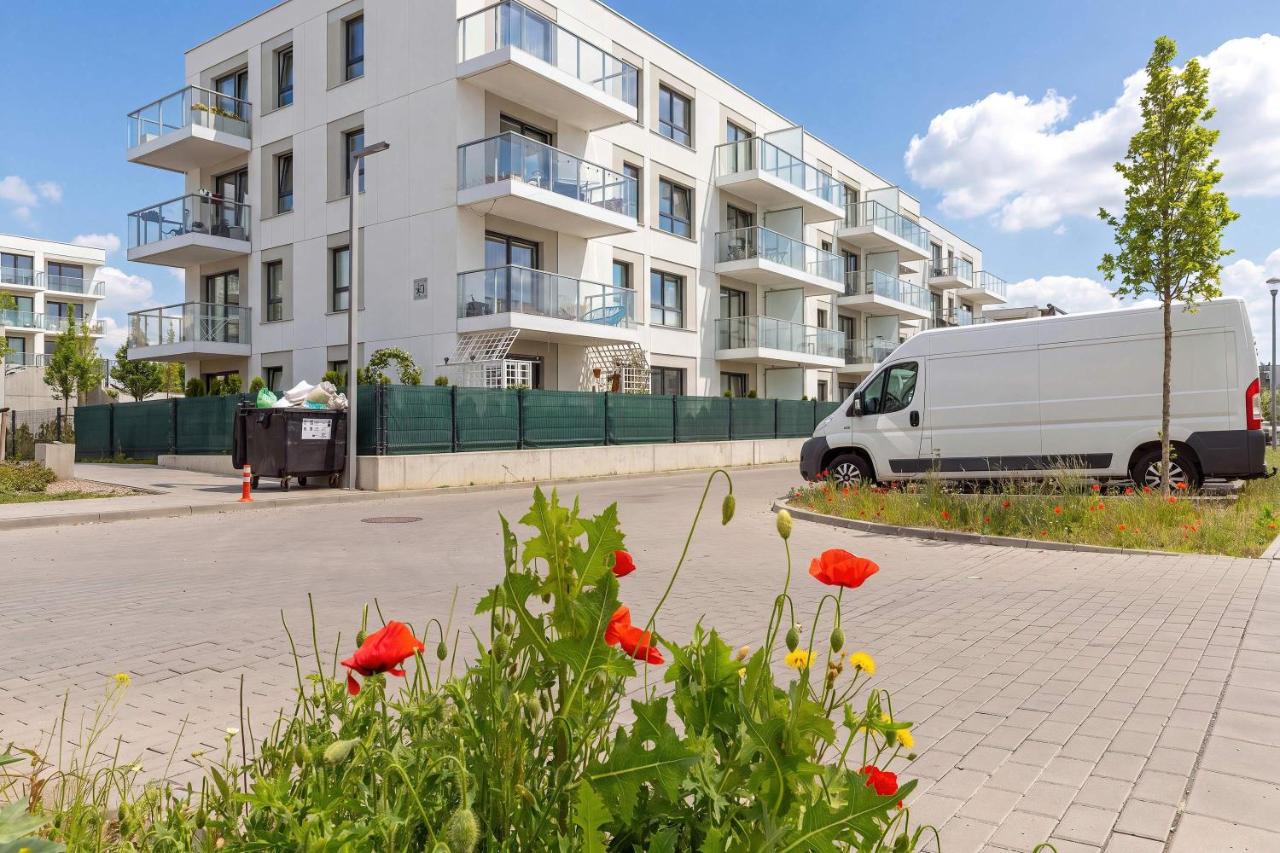 Comfortable Apartment with Balcony Workspace and Underground Parking by Noclegi Renters - Ferienwohnung Danzig