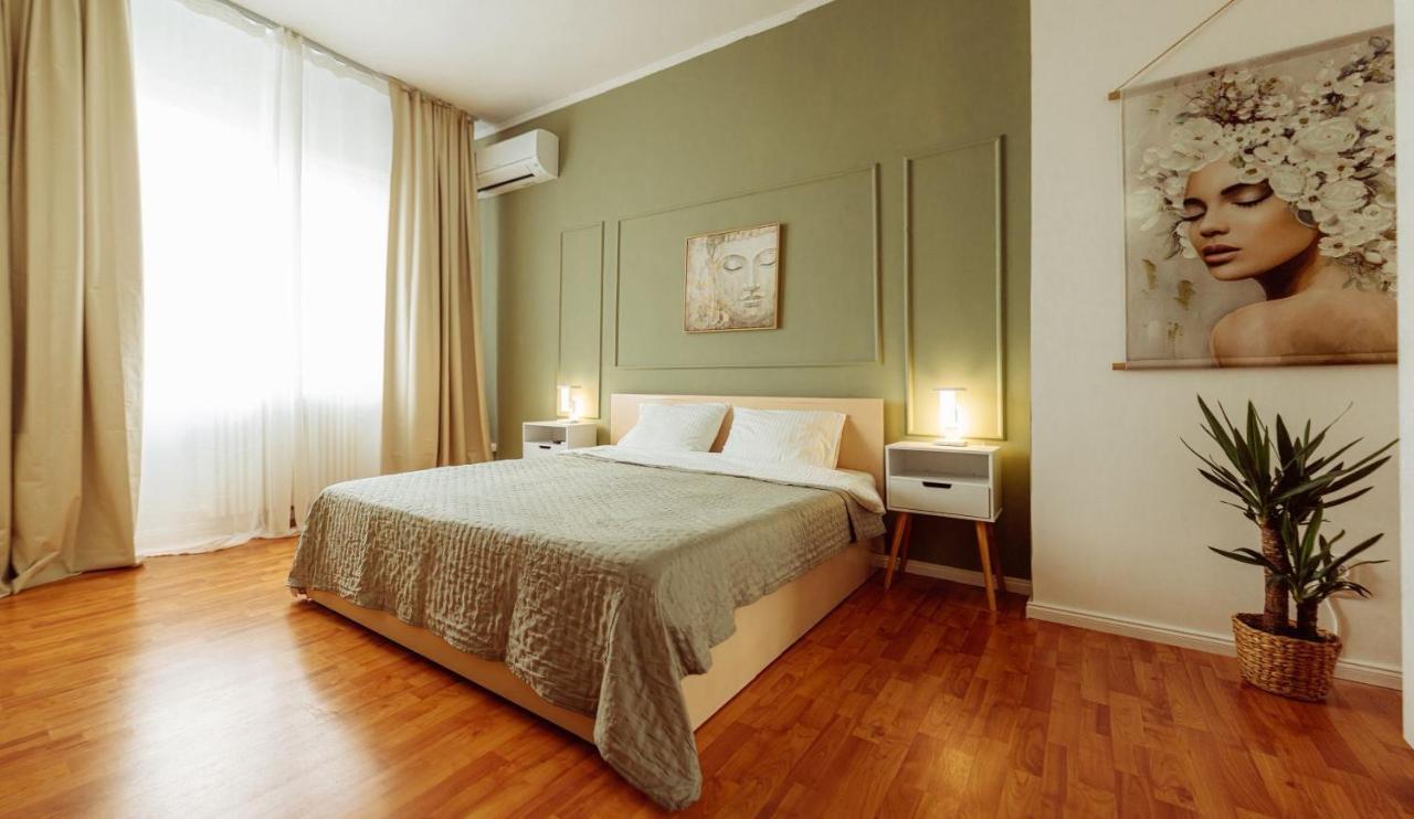 Rooftop Studio Nearby Stadium - B&B Bucarest
