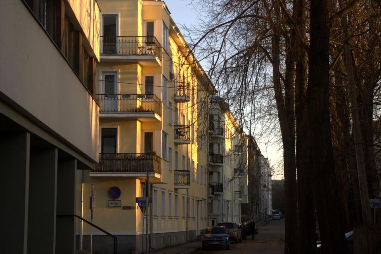 Apartment in the centre with free gated parking - B&B Tallinn