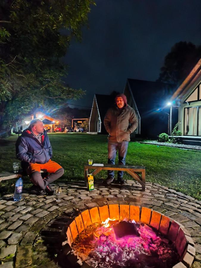 Căsuțele H - Cabana 3 A-Frame cu Ciubăr Cheile Doftanei - Chambres d'hôtes Lunca Mare