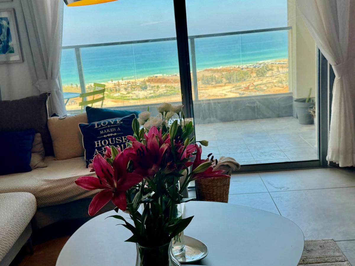 Amazing sea View, steps to beach, near Tel-aviv - Chambres d'hôtes Bat Yam
