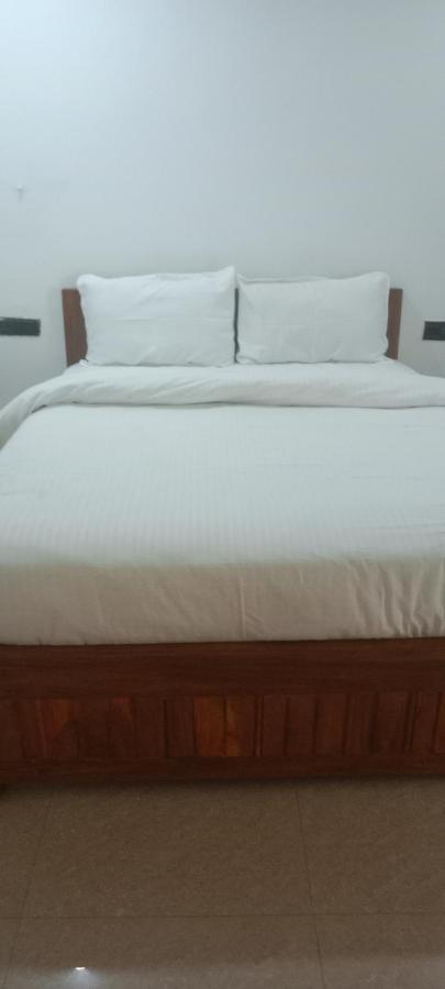 BRITALINA AC HOTEL ROOMs - B&B Calangute