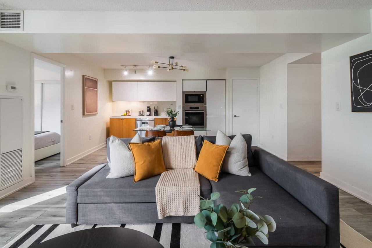 Luxury Waterfront Escape Stylish 3BR Condo - B&B Toronto