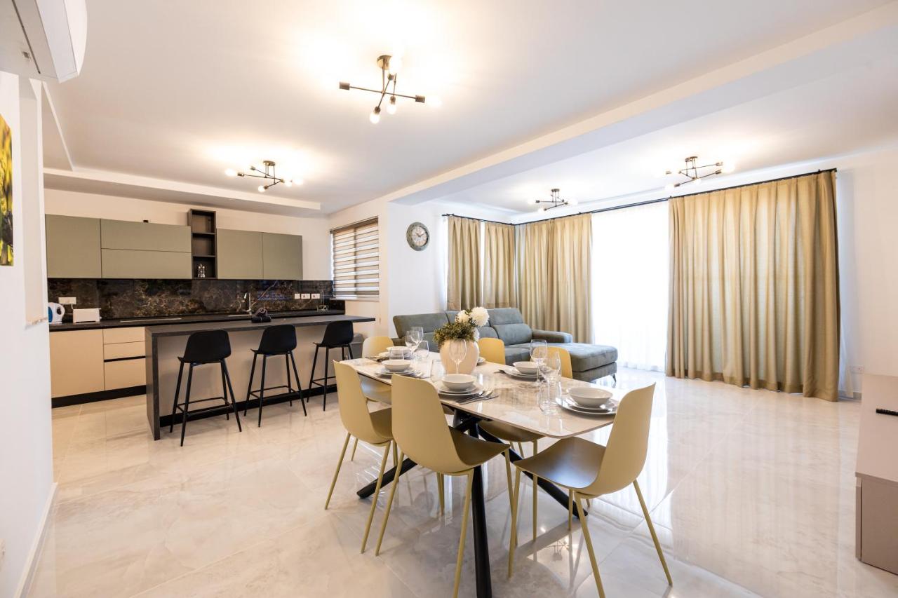 Sea View 2-Bed Apt with Private Jacuzzi Terrace - Bed and Breakfast San Pawl il-Baħar