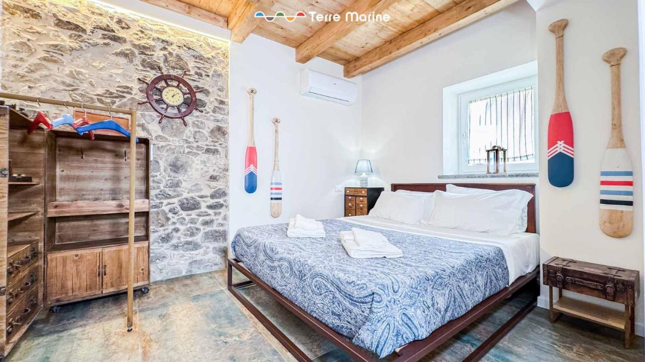 Il Borgo del Silenzio-Vivo per Lei, Terre Marine - B&B La Spezia