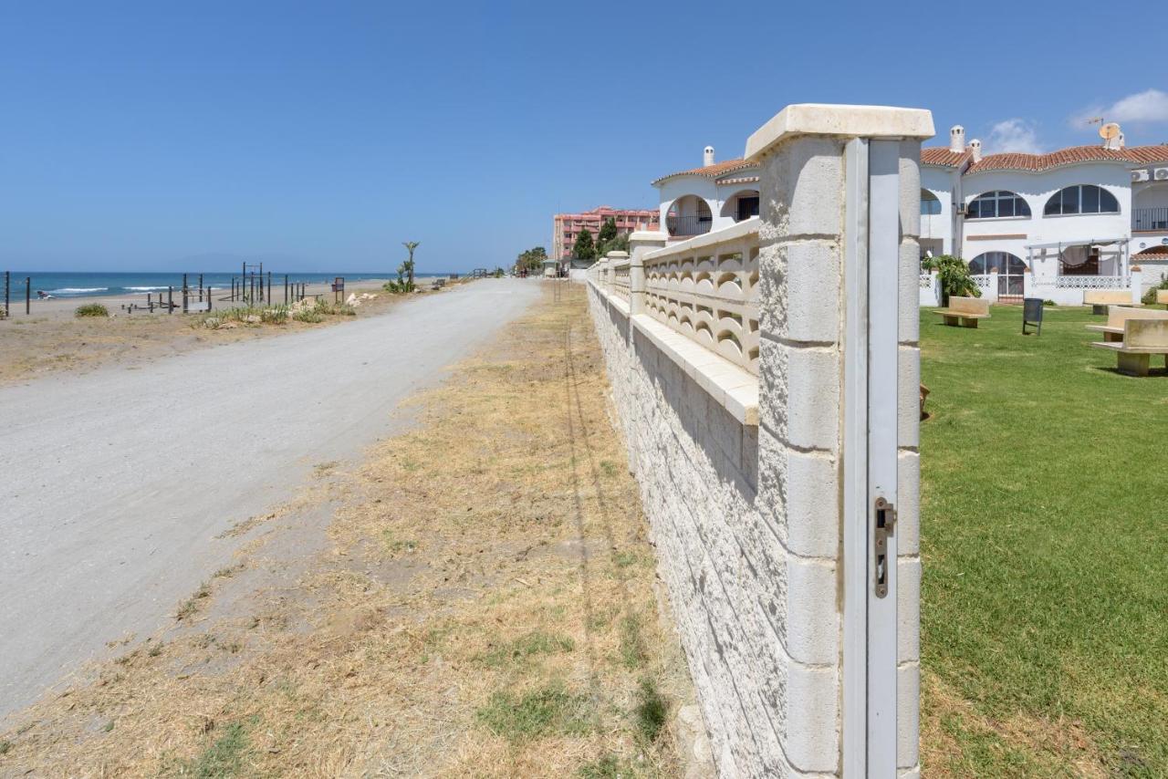 WintowinRentals First-Line Beach House with Terrace - B&B Torre de Benagalbón