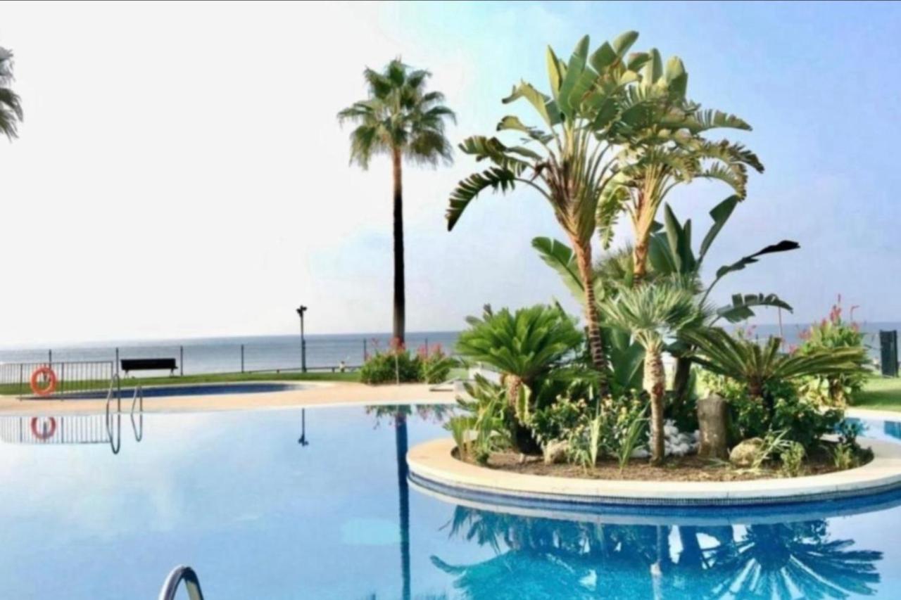 MI CAPRICHO BEACHFRONT 411 - Apartment with terrace and private garden by the sea - Chambres d'hôtes La Cala De Mijas