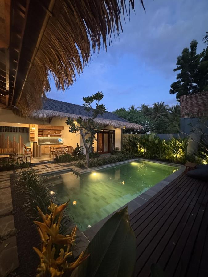 SinCity Tropical private pool villa - Bed and Breakfast Tanjung