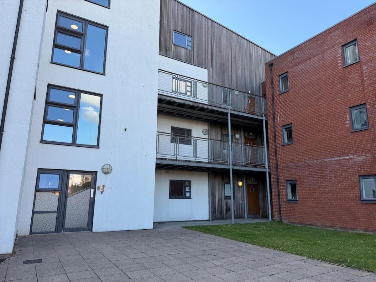 Didsbury 2-bed with Free Parking & 2 Balconies - B&B Manchester