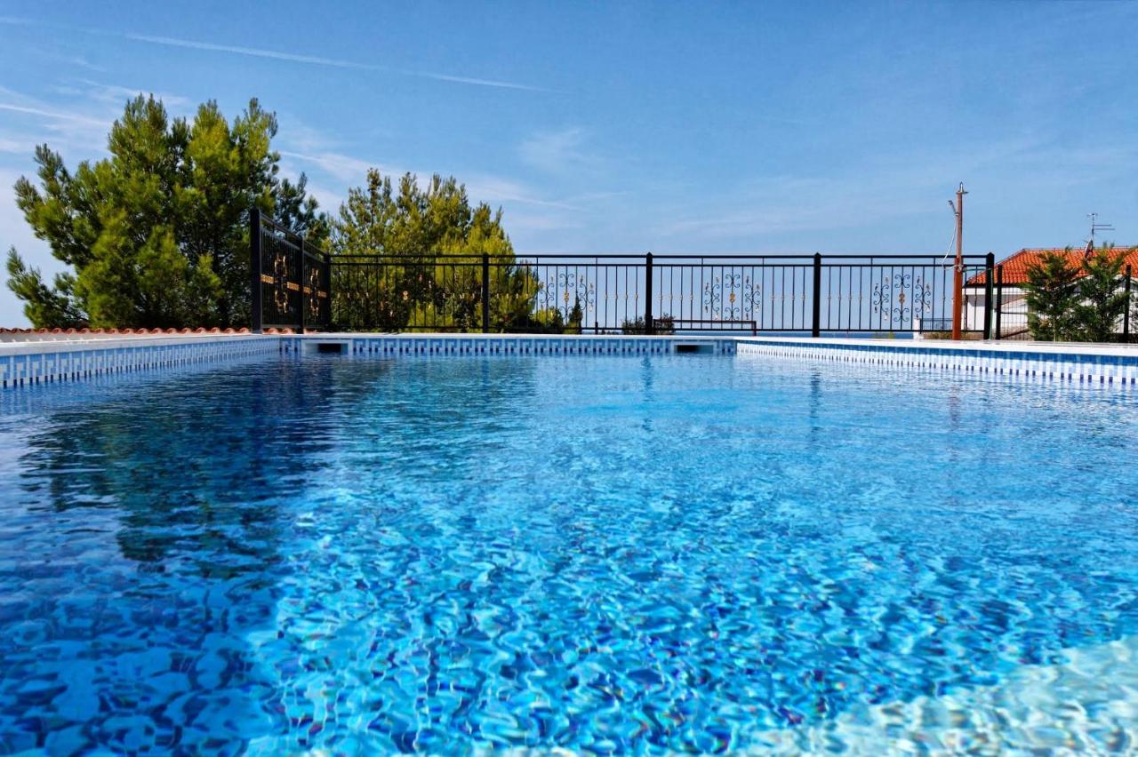 New Apartments Sunshine - Bed and Breakfast Primošten