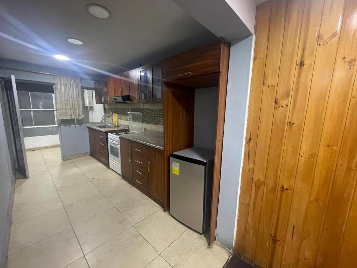 Departamento enorme de 4 habitaciones para grupo de hasta 12 personas - B&B Cuenca